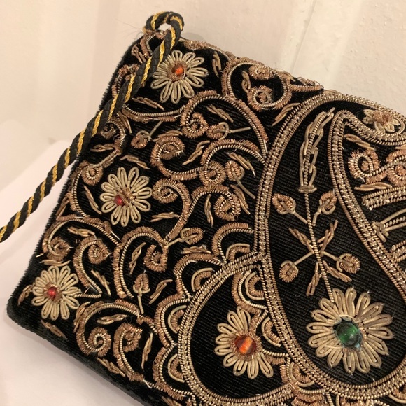 Black velvet and Embroidered mini shoulder bag or clutch. - Picture 2 of 16